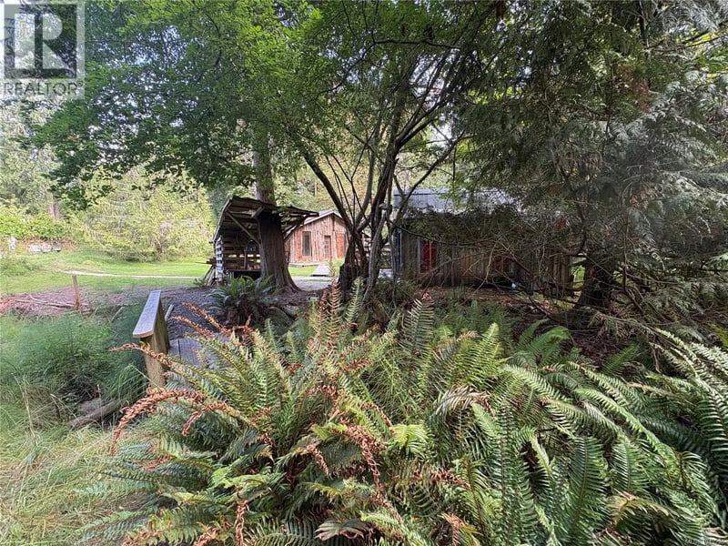 215 Head Street, Salt Spring, British Columbia, V8K1P4, Salt Spring, British Columbia — photo 1 of 5