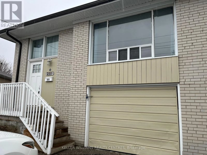 #Upper 211 Silverbirch Drive, Newmarket (Bristol-London), Ontario, L3Y2Z6, Newmarket (Bristol-London), Ontario — photo 1 of 5