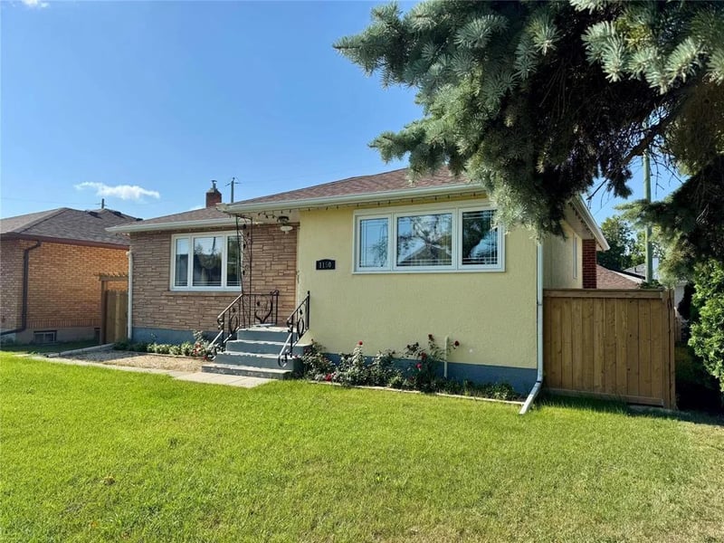 1150 Burrows Avenue, Winnipeg, Manitoba, R2X0S2, Winnipeg, Manitoba — photo 2 of 5