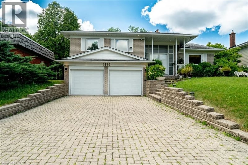 1129 SCENIC Drive, Hamilton, Ontario, L9C1H8, Hamilton, Ontario — photo 1 of 5
