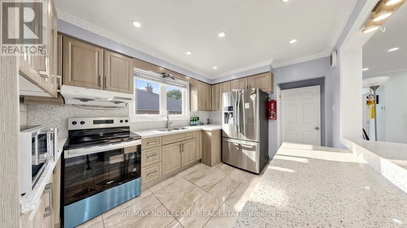 95 Snowood Court, Toronto (Glenfield-Jane Heights), Ontario, M3N1E7, Toronto (Glenfield-Jane Heights), Ontario — photo 1 of 5