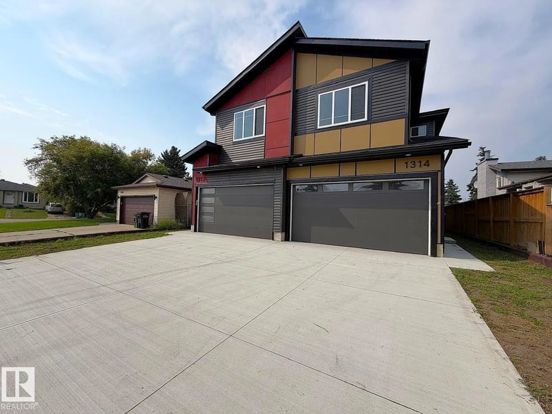 1314 35 ST NW, Edmonton, Alberta, T6L3E8, Edmonton, Alberta — photo 1 of 5
