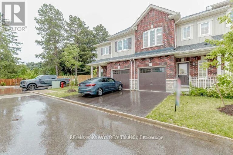44 Dewberry Drive, Kitchener, Ontario, N2B0A9, Kitchener, Ontario — photo 1 of 5
