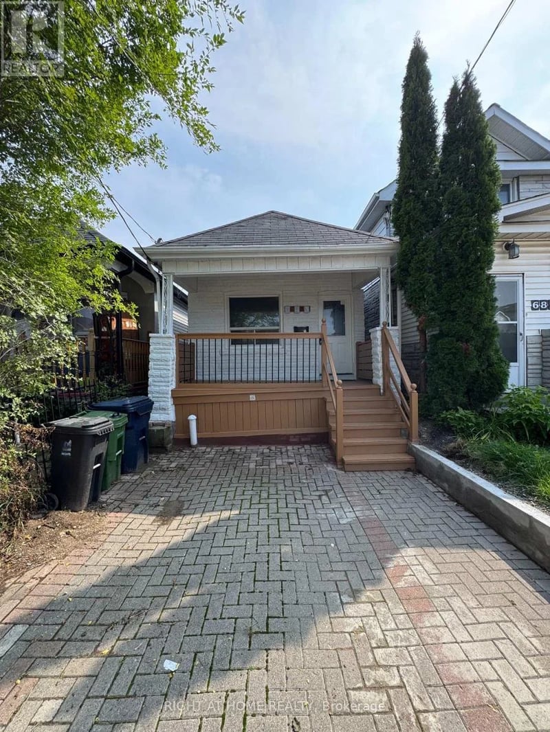 683 Mortimer Avenue, Toronto (Danforth Village-East York), Ontario, M4C2K1, Toronto (Danforth Village-East York), Ontario — photo 1 of 5