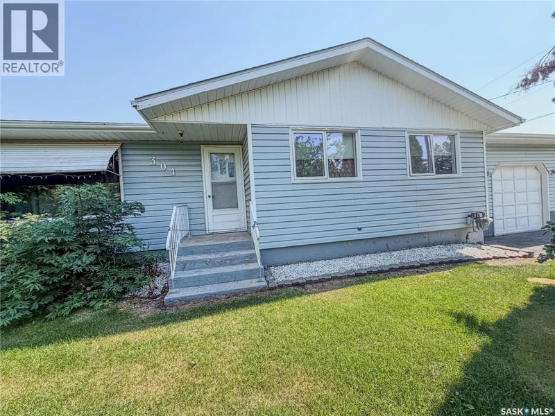 304 Broad STREET N, Langenburg, Saskatchewan, S0A2A0, Langenburg, Saskatchewan — photo 1 of 5