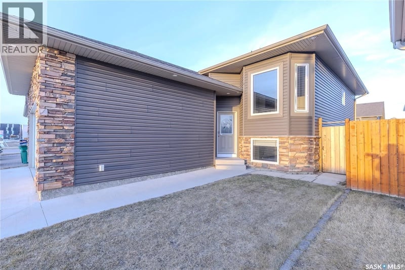 254 MacInnes STREET, Saskatoon, Saskatchewan, S7T0T2, Saskatoon, Saskatchewan — photo 1 of 5