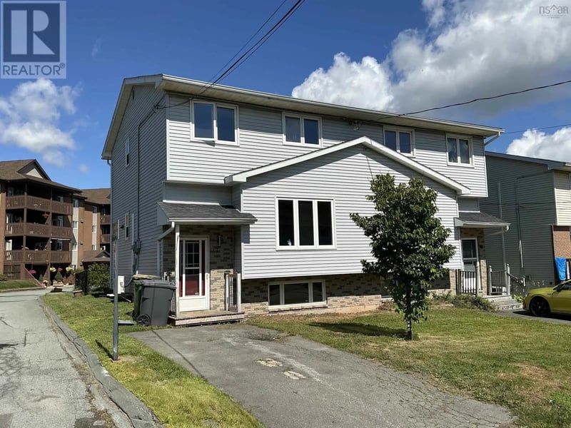 17 Oakwood, Dartmouth, Nova Scotia, B2W5P8, Dartmouth, Nova Scotia — photo 1 of 5