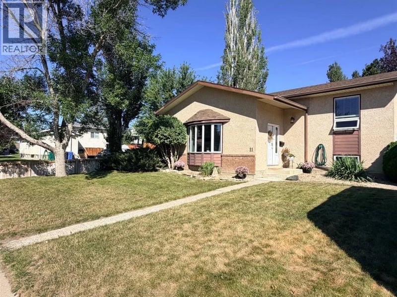 11 Lakhota Crescent West, Lethbridge, Alberta, T1K6J3, Lethbridge, Alberta — photo 1 of 5