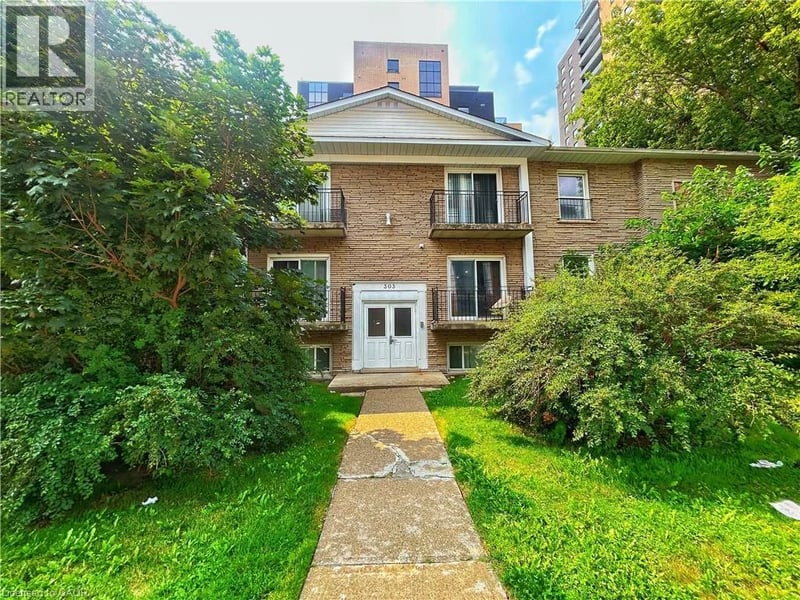 #4 303 KING Street North, Waterloo, Ontario, N2J2Z1, Waterloo, Ontario — photo 1 of 5