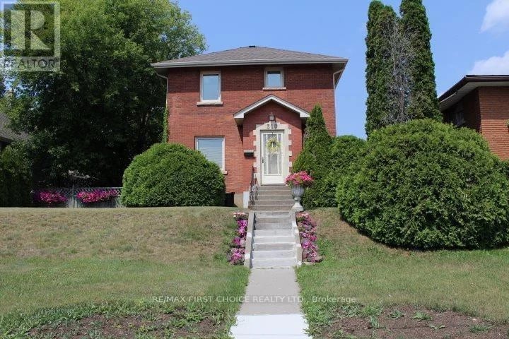 310 Algoma Street North, Thunder Bay (Shuniah), Ontario, P7A5A9, Thunder Bay (Shuniah), Ontario — photo 1 of 5