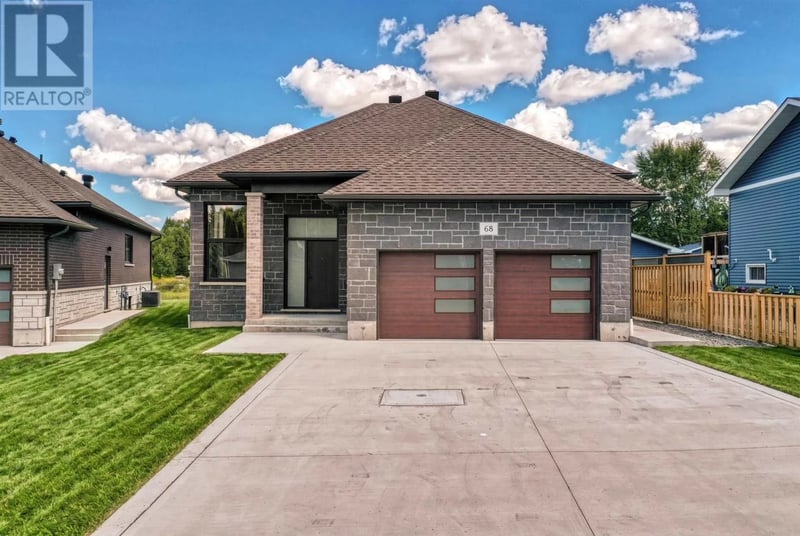 68 McLaren CRES, Elliot Lake, Ontario, P5A3M7, Elliot Lake, Ontario — photo 1 of 5
