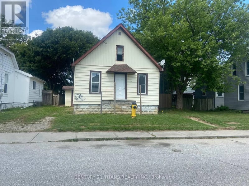 135 Edgar Street, Chatham-Kent, Ontario, N7M1V6, Chatham-Kent, Ontario — photo 1 of 5