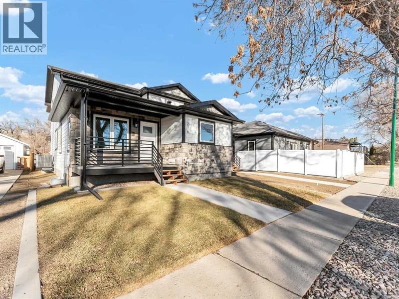 216 2 Street Northwest, Medicine Hat, Alberta, T1A6J5, Medicine Hat, Alberta — photo 1 of 5
