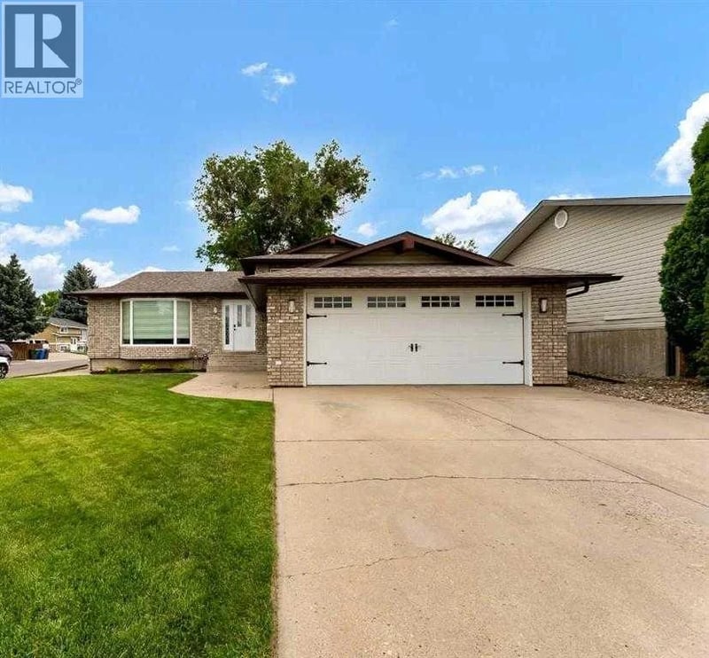 238 Cameron Road Southeast, Medicine Hat, Alberta, T1B1P3, Medicine Hat, Alberta — photo 1 of 5