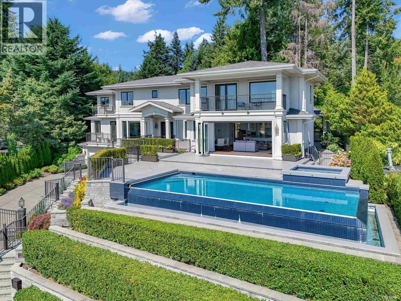 4135 BURKEHILL Place, West Vancouver, British Columbia, V7V3M8, West Vancouver, British Columbia — photo 1 of 5