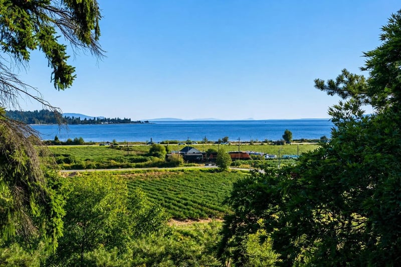 5242 STATION Road, Surrey, British Columbia, V3X3C4, Surrey, British Columbia — photo 1 of 5