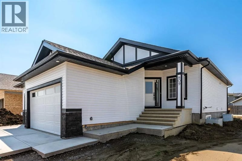 809 Hampshire Crescent Northeast, High River, Alberta, T1V0E3, High River, Alberta — photo 1 of 5