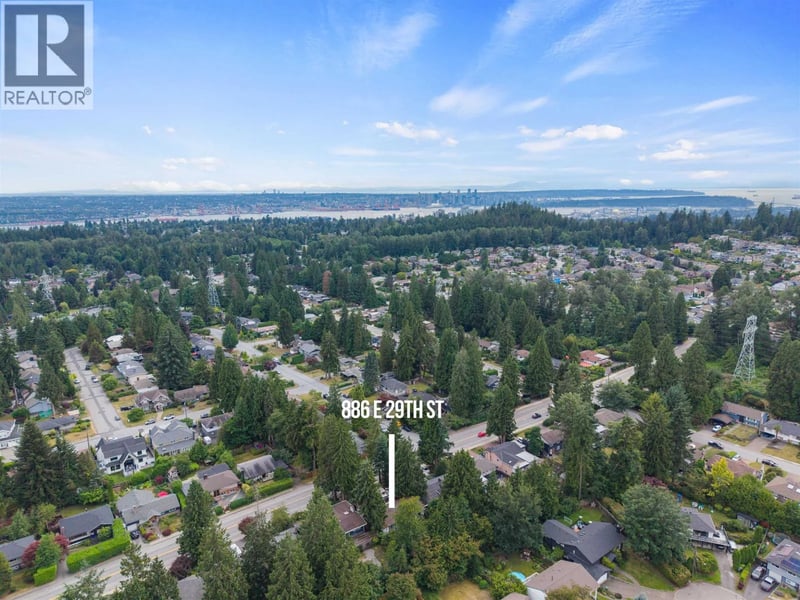 886 29TH Street, North Vancouver, British Columbia, V7K1B8, North Vancouver, British Columbia — photo 1 of 5
