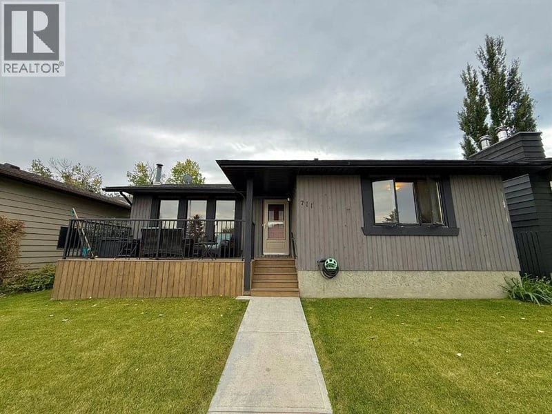 711 10 Avenue Southeast, High River, Alberta, T1V1K3, High River, Alberta — photo 1 of 5