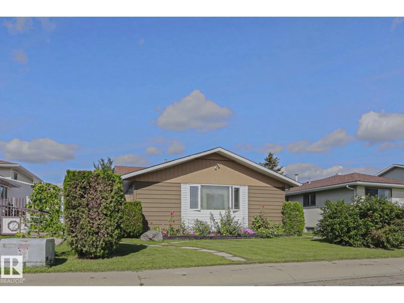 11440 144 AV NW, Edmonton, Alberta, T5X1L8, Edmonton, Alberta — photo 1 of 5