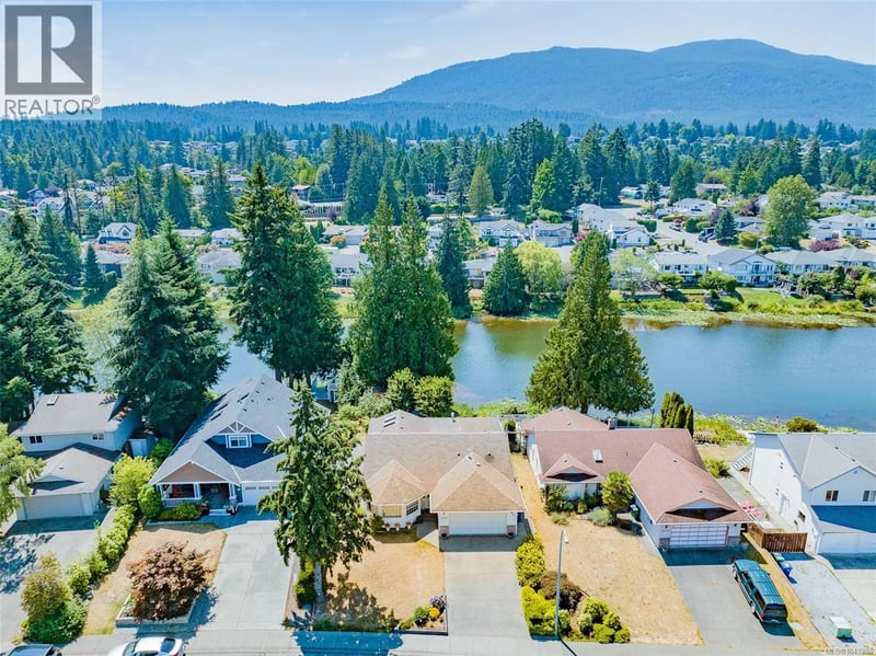 2145 Michigan Way, Nanaimo, British Columbia, V9R5K3, Nanaimo, British Columbia — photo 1 of 5