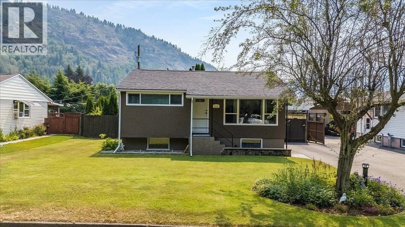 1112 Marianna Crescent, Trail, British Columbia, V1R1C7, Trail, British Columbia — photo 1 of 5