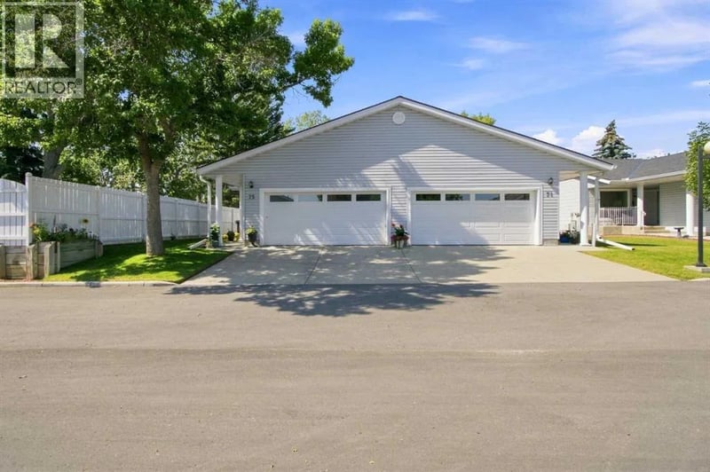 75 Lincoln Manor Southwest, Calgary, Alberta, T3E7E3, Calgary, Alberta — photo 1 of 5