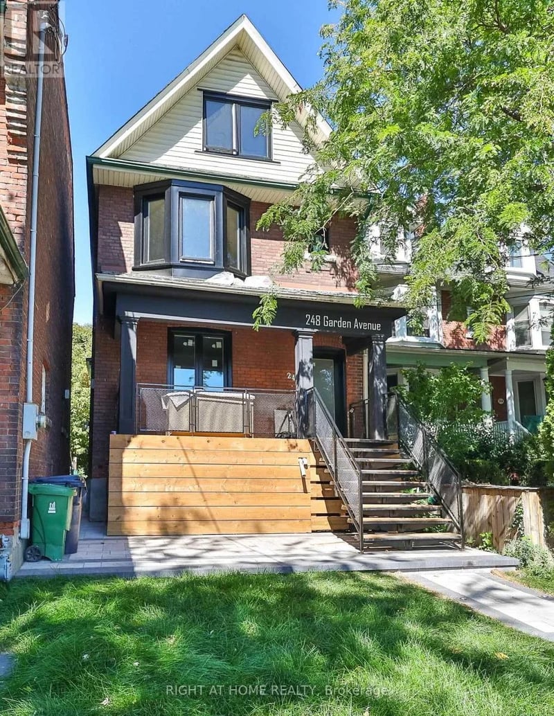 #Lower 248 Garden Avenue, Toronto (High Park-Swansea), Ontario, M6R1J3, Toronto (High Park-Swansea), Ontario — photo 1 of 5