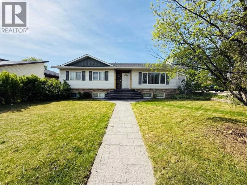 433 Collinge Road, Hinton, Alberta, T7V1L1, Hinton, Alberta — photo 1 of 5
