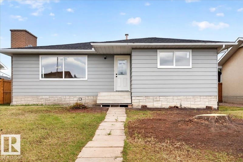 7823 148 AV NW, Edmonton, Alberta, T5C2T8, Edmonton, Alberta — photo 1 of 5