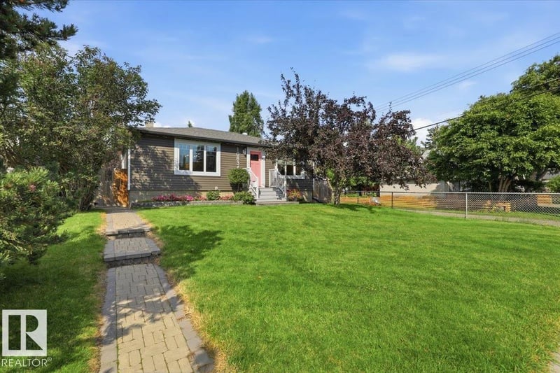 10834 134 ST NW, Edmonton, Alberta, T5M1H8, Edmonton, Alberta — photo 1 of 5