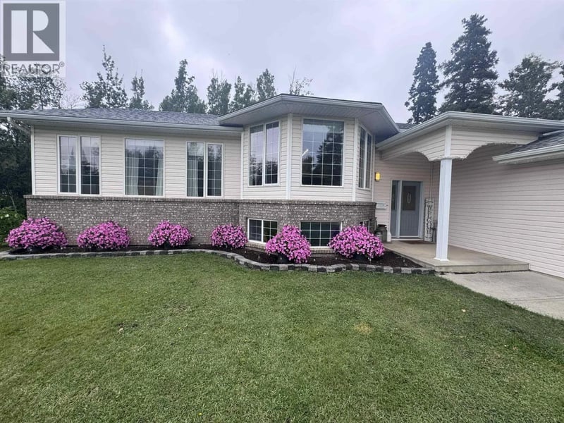 12236 242 Road, Fort St. John, British Columbia, V1J8A9, Fort St. John, British Columbia — photo 1 of 5