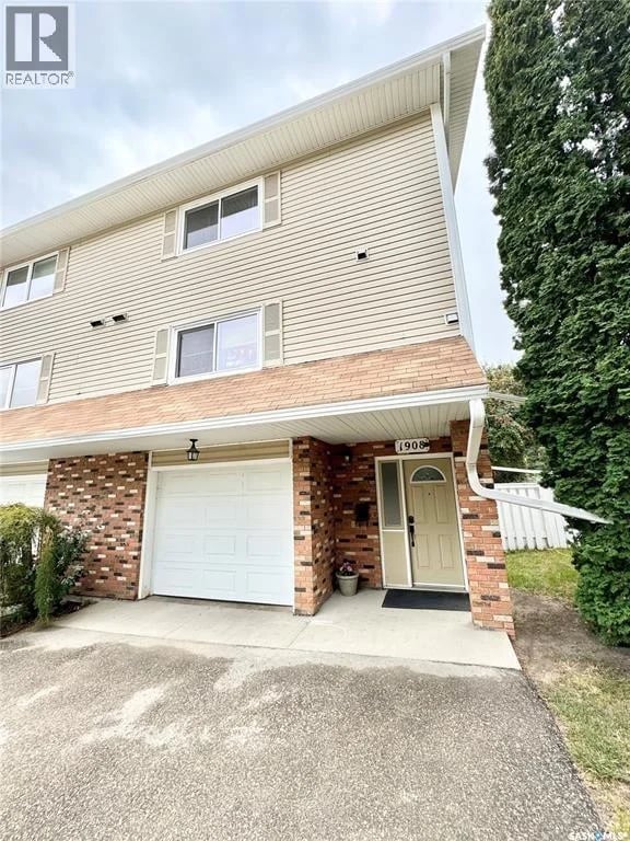 1908 3rd AVENUE E, Prince Albert, Saskatchewan, S6V6P6, Prince Albert, Saskatchewan — photo 1 of 5