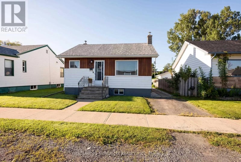 218 Christina Street East, Thunder Bay (Westfort), Ontario, P7E4N7, Thunder Bay (Westfort), Ontario — photo 1 of 5