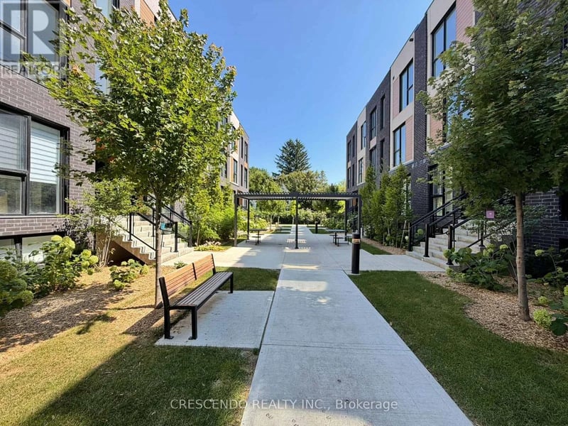 #8 176 Clonmore Drive, Toronto (Birchcliffe-Cliffside), Ontario, M1N0B9, Toronto (Birchcliffe-Cliffside), Ontario — photo 1 of 5