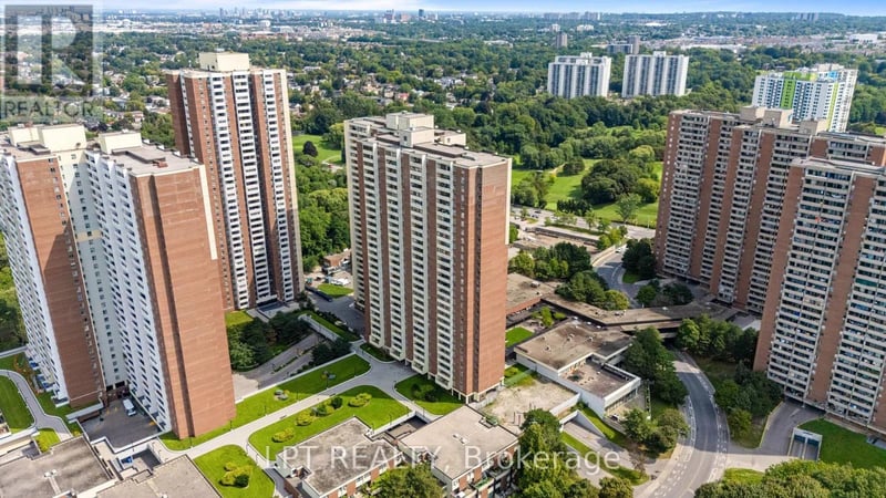 #2811 5 Massey Square, Toronto (Crescent Town), Ontario, M4C5L6, Toronto (Crescent Town), Ontario — photo 1 of 5