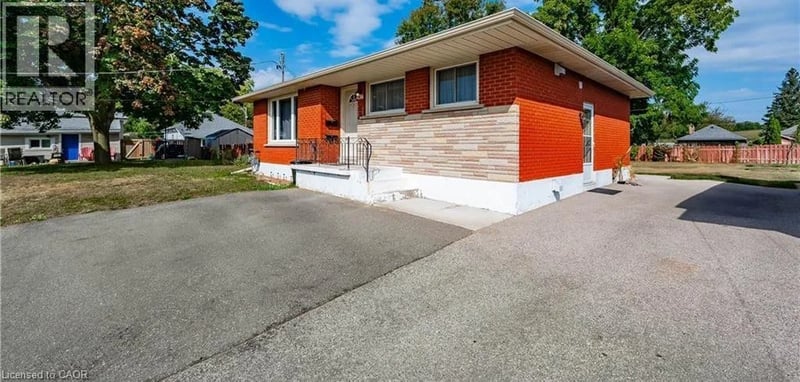 #UPPER 236 BRUCE Street, Brantford, Ontario, N3S4Z9, Brantford, Ontario — photo 1 of 5