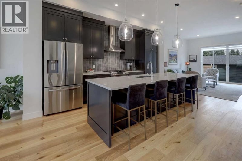3337 41 Street Southwest, Calgary, Alberta, T3E3L3, Calgary, Alberta — photo 1 of 5