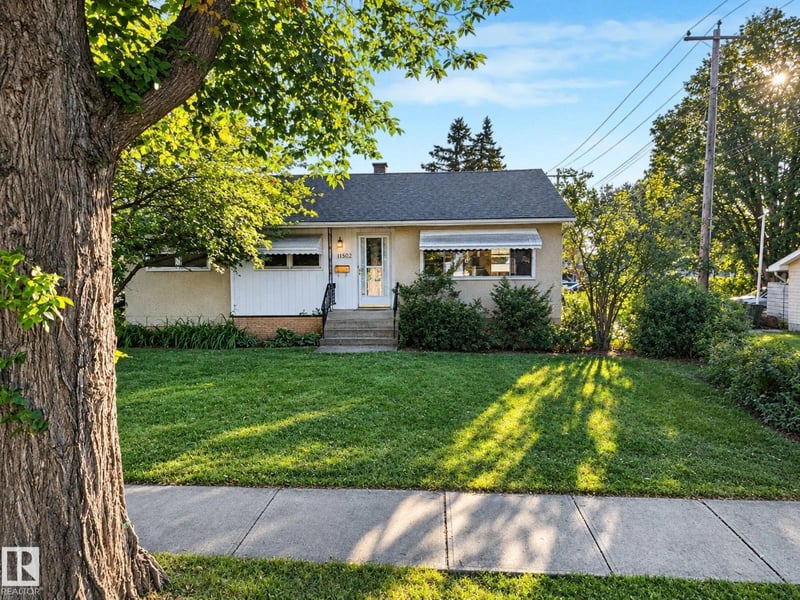 11507 135 ST NW, Edmonton, Alberta, T5M1K9, Edmonton, Alberta — photo 1 of 5