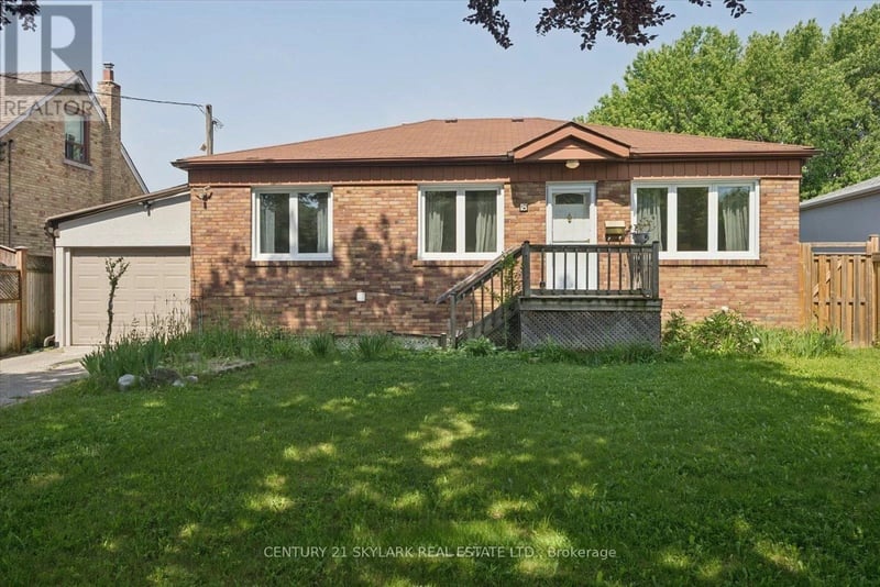 #Basement 18 Jodphur Avenue, Toronto (Humberlea-Pelmo Park), Ontario, M9M2J4, Toronto (Humberlea-Pelmo Park), Ontario — photo 1 of 5