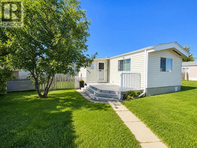 409 7 Avenue, Beaverlodge, Alberta, T0H0C0, Beaverlodge, Alberta — photo 1 of 5
