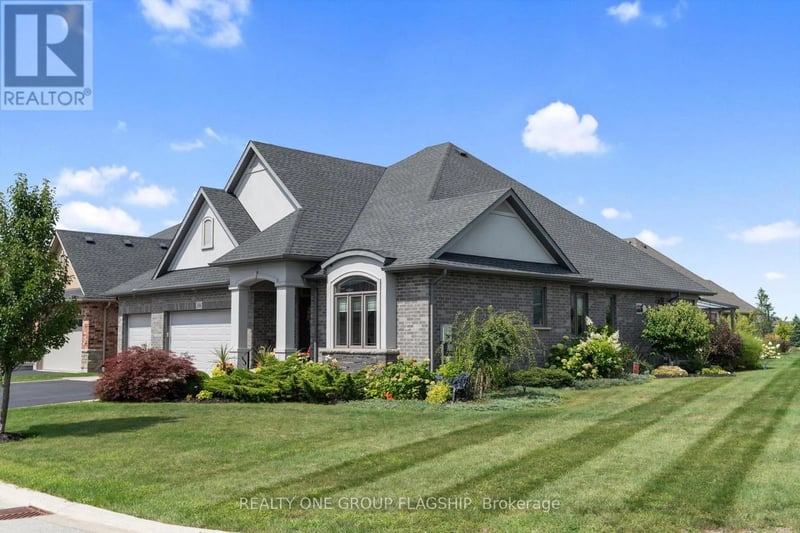 104 Berwick Trail, Welland (Hwy 406/Welland), Ontario, L3B0C8, Welland (Hwy 406/Welland), Ontario — photo 1 of 5