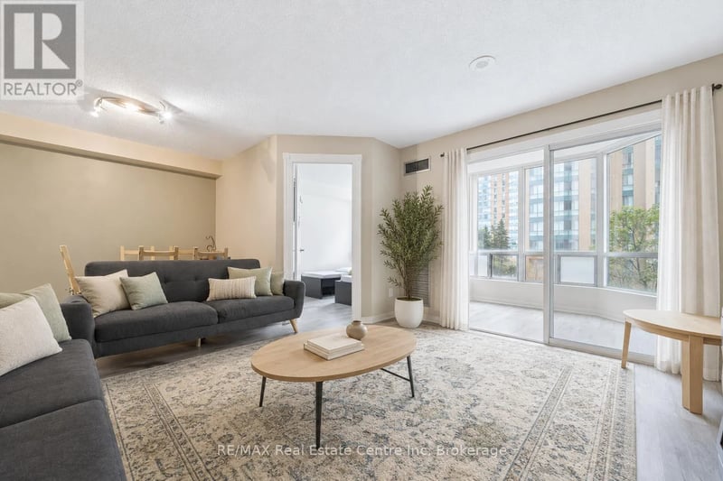 #302 155 HILLCREST Avenue, Mississauga (Cooksville), Ontario, L5B3Z2, Mississauga (Cooksville), Ontario — photo 1 of 5