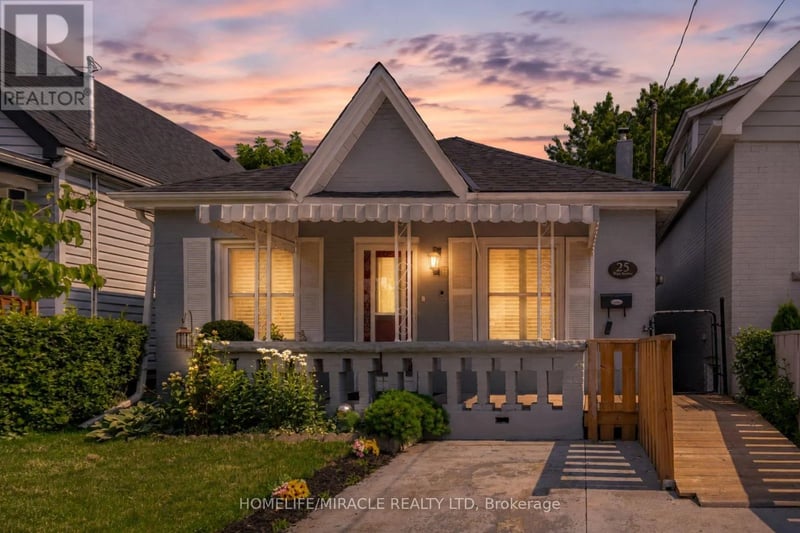 25 Hope Avenue, Hamilton (Crown Point), Ontario, L8H2E1, Hamilton (Crown Point), Ontario — photo 1 of 5
