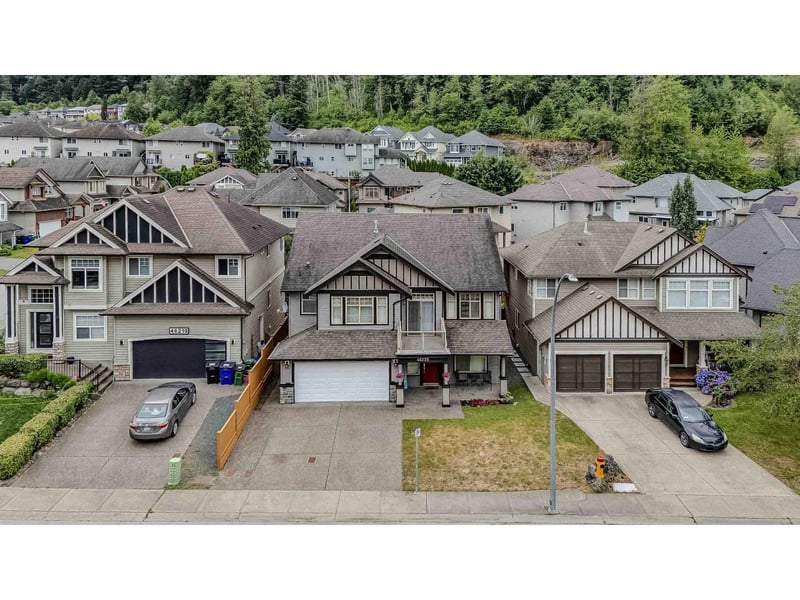 46225 KERMODE Crescent, Chilliwack, British Columbia, V2R0C7, Chilliwack, British Columbia — photo 1 of 5