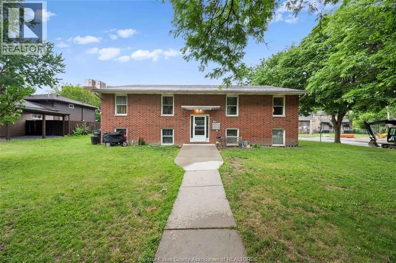 915 LENA, Windsor, Ontario, N9C3K1, Windsor, Ontario — photo 1 of 5