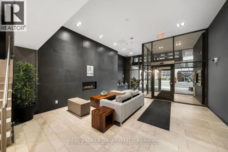 #403 1940 Ironstone Drive, Burlington (Uptown), Ontario, L7L0E4, Burlington (Uptown), Ontario — photo 1 of 5