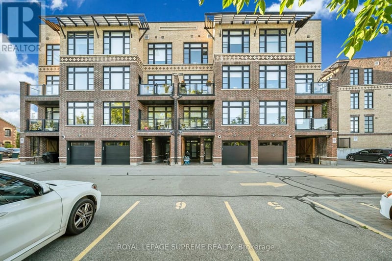 #43 8167 Kipling Avenue, Vaughan (West Woodbridge), Ontario, L4L0G4, Vaughan (West Woodbridge), Ontario — photo 1 of 5