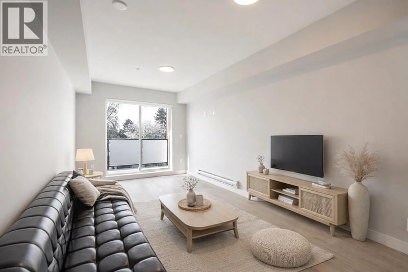 #304 3050 KINGSWAY, Vancouver, British Columbia, V5R5J7, Vancouver, British Columbia — photo 1 of 5