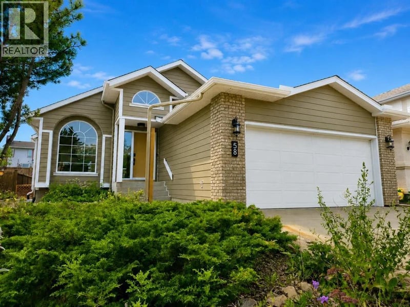 58 Edgevalley Close Northwest, Calgary, Alberta, T3A5E4, Calgary, Alberta — photo 1 of 5